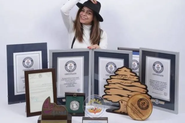 لبنانية تدخل «غينيس» للمرة السادسة بأكبر «أرزة» من النفايات