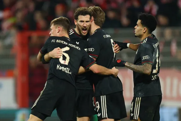 فرحة بافارية بعد الفوز الصعب على أونيون برلين (رويترز)