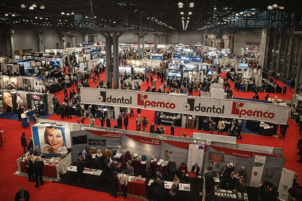 آلاف المشاركين وشركات تعرض أحدث تقنيات الذكاء الاصطناعي