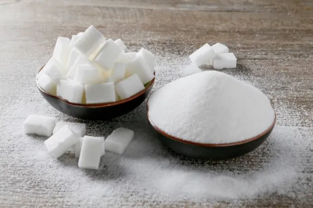 الكبد يحوّل السكر الزائد إلى أحماض دهنية عندما يفشل في التعامل مع كمية كبيرة من هذه المادة بالجسم (رويترز)