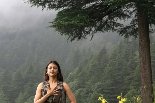 عندما تختار الأطعمة التي تؤثر إيجابياً على مزاجك فأنت بذلك تغذي التواصل القوي بين الأمعاء والدماغ (بكسلز)