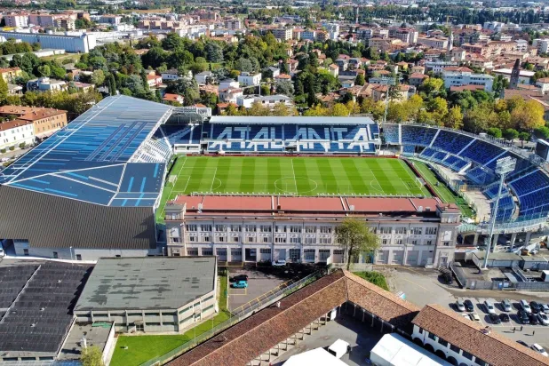 يستضيف الملعب الخاص بنادي أتالانتا في برغامو مباراة إيطاليا مع ضيفتها آيرلندا الشمالية (رويترز)