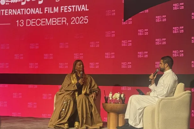 أيقونة الهيب هوب كوين لطيفة ترتدي البشت السعودي (تصوير: إيمان الخطاف)