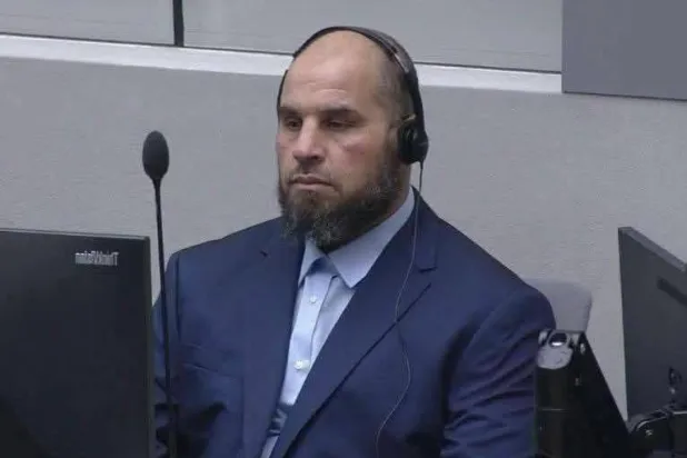 الهيشري القيادي في «جهاز الردع» الليبية خلال مثوله أمام المحكمة الجنائية الدولية الأربعاء (المحكمة)