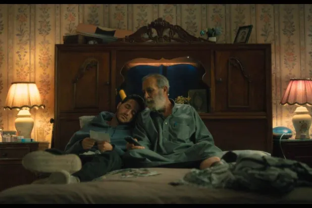 كامل الباشا وأحمد مالك في أحد مشاهد فيلم «كولونيا» (الشركة المنتجة)