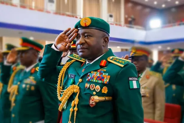 وزير الدفاع الجديد في نيجيريا الفريق كريستوفر موسى (الوكالة الرسمية)
