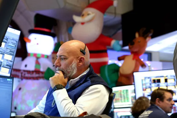 متداول يعمل في بورصة نيويورك (أ.ف.ب)