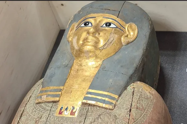 التابوت العائد إلى مصر من بلجيكا (وزارة السياحة والآثار)