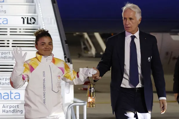 Olympics - 2026 Milano-Cortina Winter Olympics - Olympic torch due to arrive at Rome airport and Italian Presidential Palace - Rome, Italy - December 4, 2025 President of the Milano Cortina 2026 Organizing Committee, Giovanni Malago and tennis player Italy's Jasmine Paolini arrive with the Olympic torch REUTERS/Remo Casilli