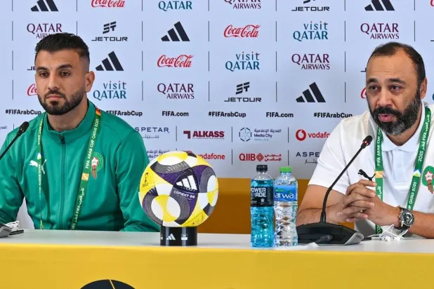 السكتيوي وباش خلال المؤتمر الصحافي (منتخب المغرب) 