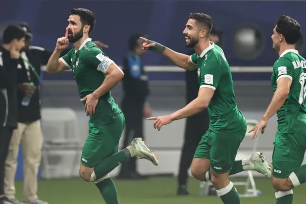 خريبين محتفلاً بالهدف الثمين (تصوير: سعد العنزي) 