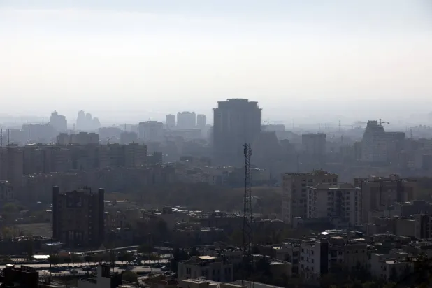 03 December 2025, Iran, Teheran: View of the smog-ridden metropolis of Tehran. Photo: Aref Taherkenareh/dpa