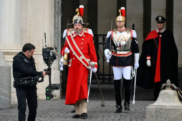 شعلة دورة الألعاب الأولمبية الشتوية ستوقد في القصر الإيطالي (أ.ف.ب)