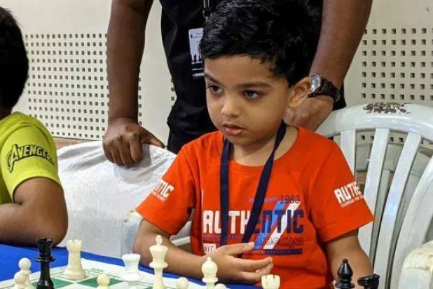 الطفل الهندي سارواغيا سينغ كوشواها (الاتحاد الدولي للشطرنج)