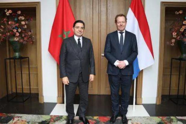 وزير الشؤون الخارجية والتعاون الأفريقي والمغاربة المقيمين بالخارج ناصر بوريطة مع نظيره الهولندي خلال لقائهما الجمعة في لاهاي (ماب)