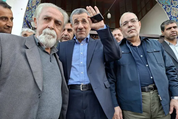 صورة نشرها موقع أحمدي نجاد من حضوره في مسجد بمدينة رامسر شمال البلاد يوم 22 نوفمبر الماضي