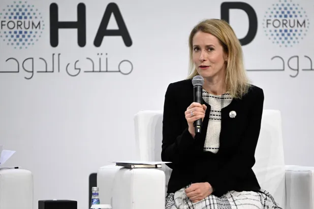 مسؤولة السياسة الخارجية في الاتحاد الأوروبي كايا كالاس تتحدّث في منتدى الدوحة يوم 6 ديسمبر (أ.ف.ب)