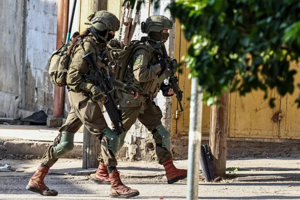 جنود إسرائيليون خلال عملية عسكرية في الضفة الغربية (أ.ف.ب)