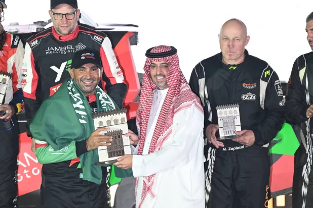 محافظ جدة لدى تتويج الراجحي باللقب (واس)