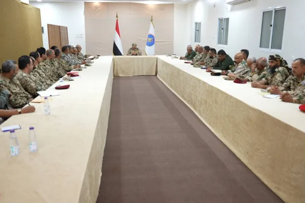 أكد طارق صالح أن الظروف الراهنة مواتية لصالح حسم المعركة واستعادة الدولة ومؤسساتها (سبأ)