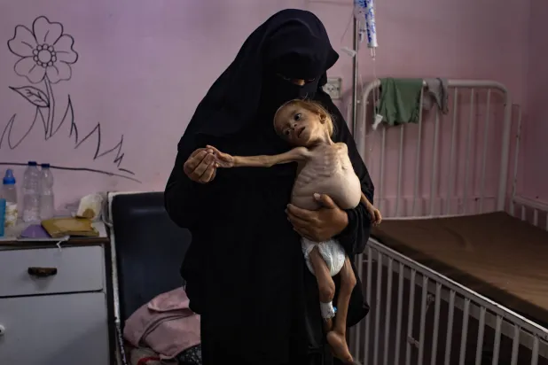 52 % من الأدوية الأساسية و71 % من المستهلكات الطبية بات رصيدها «صفراً» في مستشفيات غزة (إ.ب.أ)