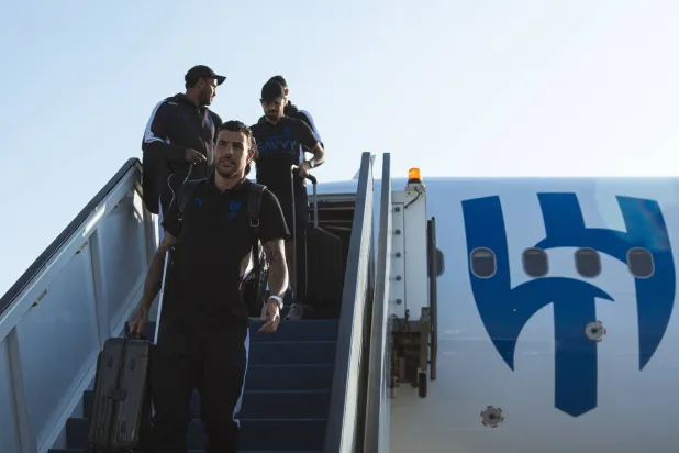 وصلت بعثة الفريق الكروي الأول بنادي الهلال مساء اليوم إلى مدينة العين الإماراتية (نادي الهلال)