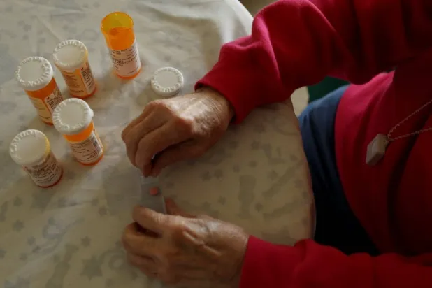 الإفراط في تناول مكملات فيتامين «سي» قد يؤدي إلى كثير من الآثار الجانبية (رويترز)