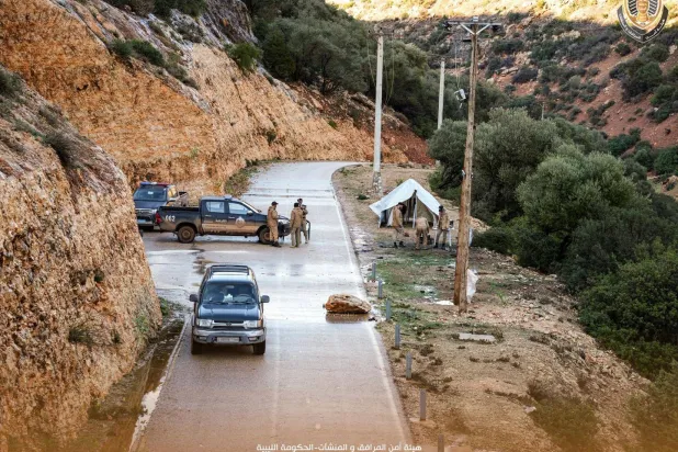 قوات من هيئة أمن المرافق بحكومة حماد على أحد الجسور (الهيئة)