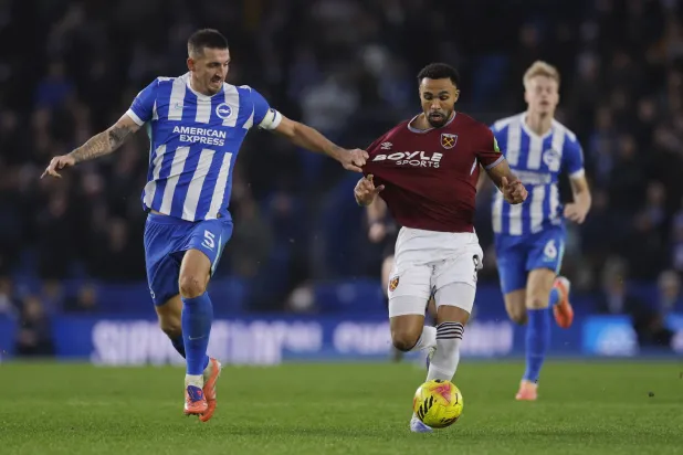 برايتون انتزع نقطة التعادل مع وست هام (رويترز)