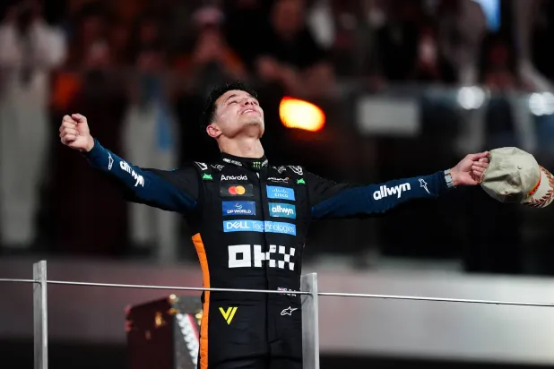 نوريس حسم اللقب العالمي بحلوله ثالثا في سباق أبوظبي (اب)