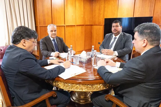 محافظ المصرف المركزي الليبي في اجتماع سابق مع رئيس ديوان المحاسبة والنائب العام ورئيس المؤسسة الوطنية للنفط (المصرف المركزي)