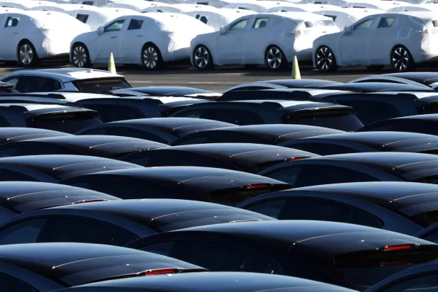 سيارات جديدة متوقفة في ميناء زيبروغ ببلجيكا (رويترز)