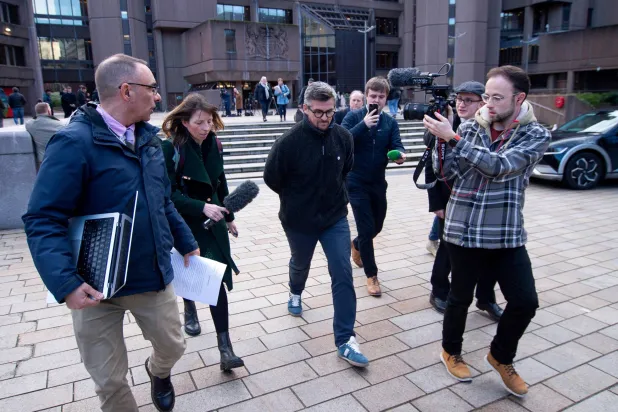 جوي بارتون (رويترز)