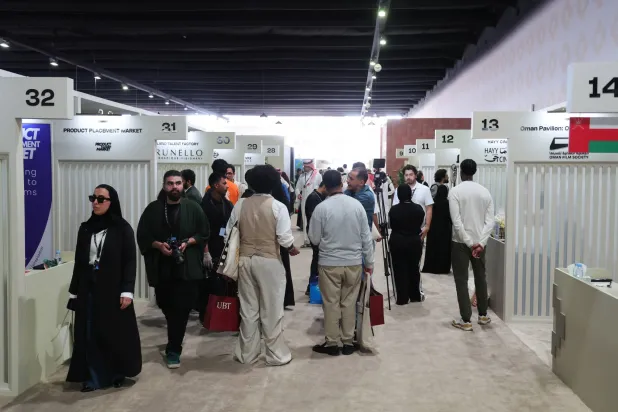 تشهد السوق حركة مكثفة (إدارة مهرجان البحر الأحمر) 