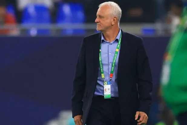 غراهام أرنولد مدرب العراق (رويترز)