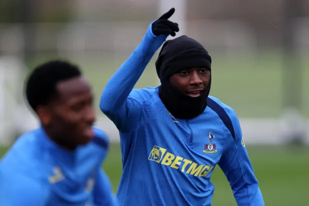 الفرنسي راندال كولو مواني في تدريبات توتنهام (رويترز)