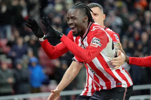 البوركينابي برتران تراوري مهاجم سندرلاند (د.ب.أ) 