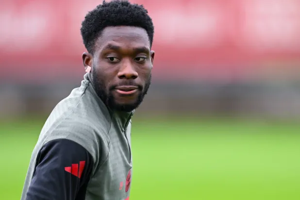 ألفونسو ديفيز مدافع بايرن ميونيخ (د.ب.أ)