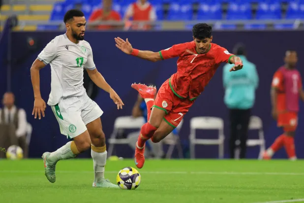 عُمان هزمت جزر القمر وودّعا كأس العرب (رويترز)