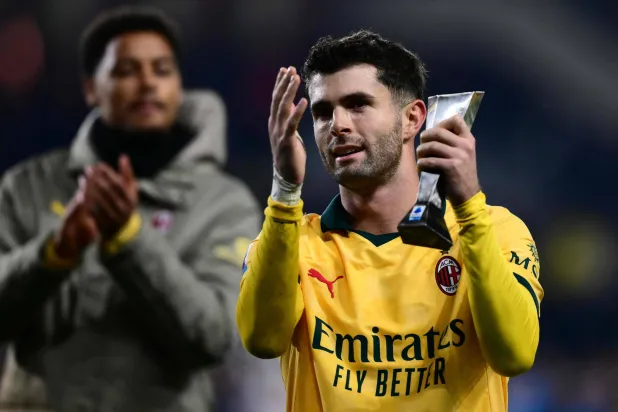 الأميركي كريستيان بولسيتش قاد ميلان لصدارة السيريا ايه (أ.ف.ب)