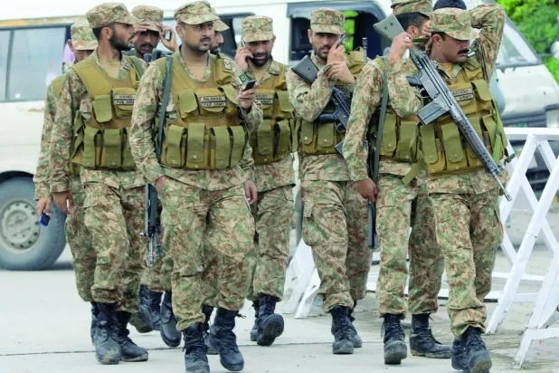 Pakistan askerleri (Arşiv- Reuters)