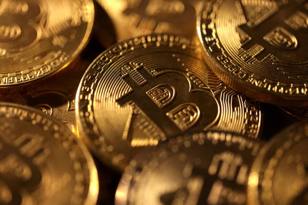 رموز لعملة «البتكوين» المشفرة (رويترز)