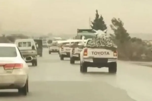 Münbiç'e giden Türk askeri ikmal konvoylarından biri (8 Aralık'ta Türk televizyon kanallarında yayınlanan bir videodan alınan ekran görüntüsü)