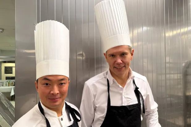 بي لو وتومي ميليماكي المسؤولان عن إعداد مأدبة جائزة نوبل (رويترز)