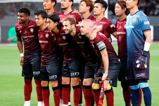 Soccer Football - Friendly - Vissel Kobe v FC Barcelona - Japan National Stadium, Tokyo, Japan - June 6, 2023 Vissel Kobe players pose for a team group photo before the match REUTERS/Kim Kyung-Hoon/File Photo 