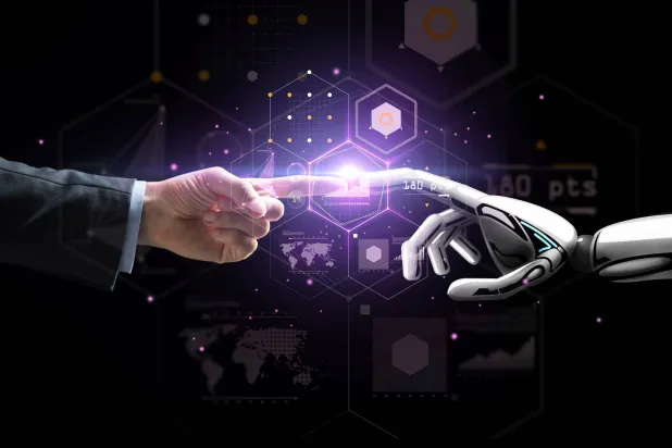 يتحوّل الرصد من أداة تقنية إلى ركيزة استراتيجية تعزز الإنتاجية والإيرادات وتجربة العملاء داخل المؤسسات (شاترستوك)