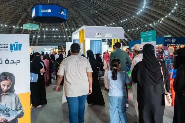 جانب من الإقبال الكبير الذي شهده «معرض جدة للكتاب» الموسم الماضي (هيئة الأدب والنشر والترجمة)