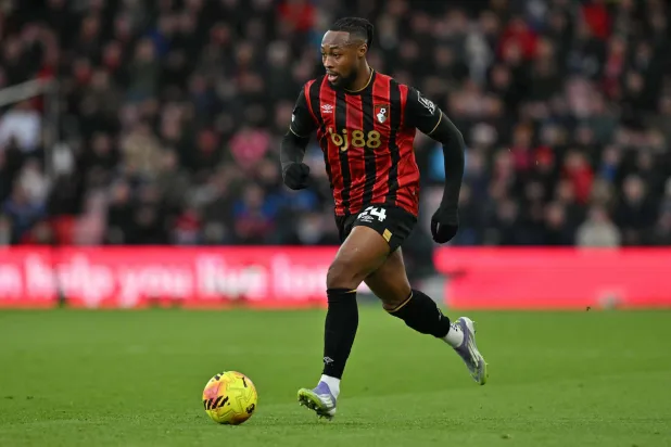 الغاني أنطوان سيمينيو لاعب بورنموث (أ.ف.ب)