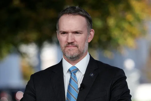 الممثل التجاري الأميركي جيمسون غرير أثناء مقابلة مع شبكة تلفزيونية في البيت الأبيض - واشنطن (رويترز)