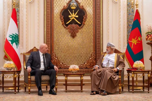 السلطان هيثم بن طارق والرئيس اللبناني العماد جوزيف عون عقدا الأربعاء جلسة خاصة بقصر العلم في مسقط (العمانية)